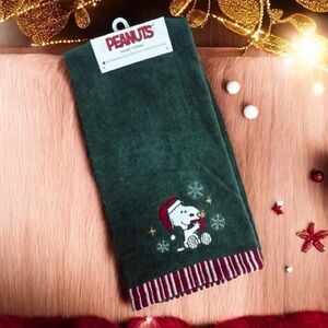 Peanuts Snoopy Christmas Holiday Hand Towel Collectible NWT